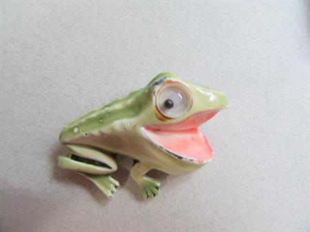 Vintage Anthropomorphic Google Eyes Frog Pin Figural Toad Bullfrog Amphibian Googley 