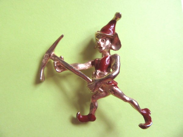 Vintage Elf Pin Unsigned Marvella 