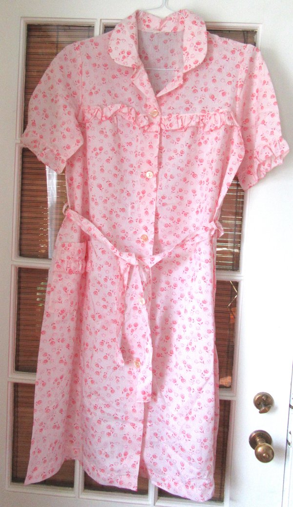 Ladies Vintage Pink House Dress Never Worn
