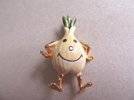 Anthropomorphic Happy Onion Pin Figural Vintage Costume Jewelry Veggie 