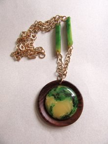 Vintage Bakelite Pendant Necklace 
