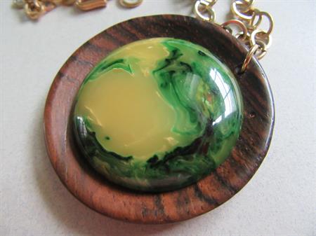 Vintage Bakelite Pendant Necklace 