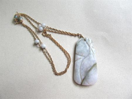 Vintage 14kt Caved Jade Pendant Necklace Fine Jewelry