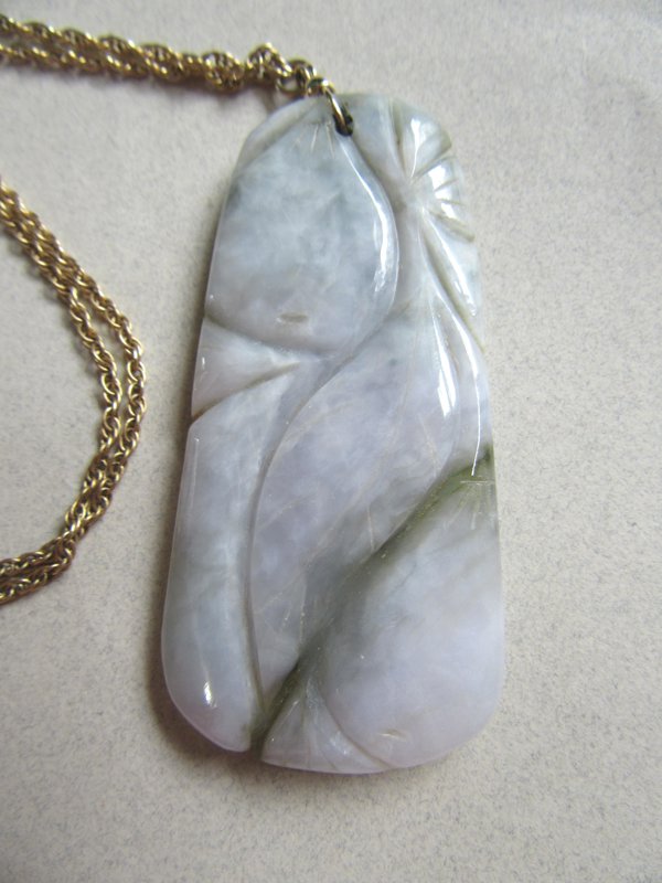 Vintage 14k Caved Jade Pendant Necklace Fine Jewelry