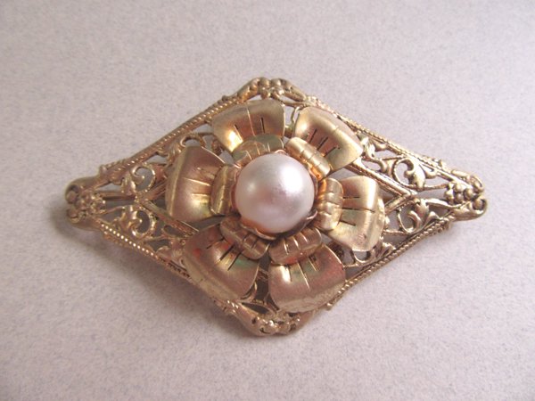 1920's Filigree Faux Pearl Pin Vintage Jewelry