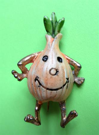 Anthropomorphic Smiling Onion Pin Vintage Figural Costume Jewelry Veggie