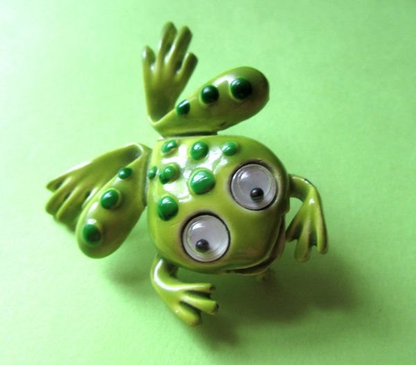 Vintage Google Eyes Frog Pin Signed JJ