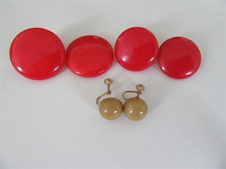 Vintage Red Bakelite Clip On Earrings For Repair of Crafts Free Pea Green Screw Ons Destash