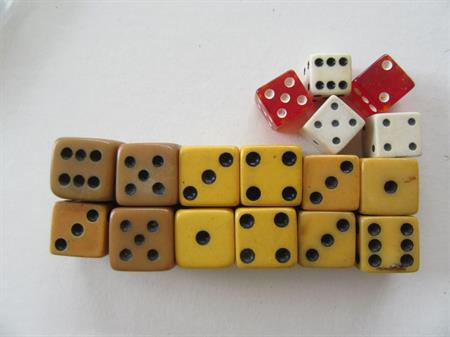 Vintage Dice Lot Mostly Bakelite Game Pieces Destash