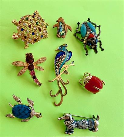 Vintage and Newer Figural Pin Lot Turtles Bugs Bird Penguin Dog  Costume Jewelry