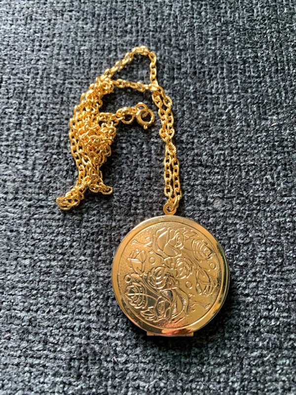 Vintage Religious Locket Jesus Christian Catholic Jewelry