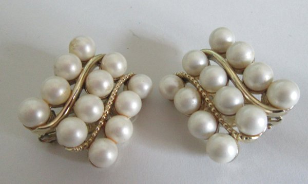 Vintage Lisner Clip Earrings Signed Jewelry