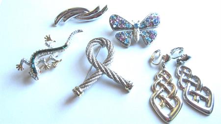 Small Vintage Jewelry Lot Figural Rhinestone Lizard Butterfly Pins Silver Tone Knot Pin Earrings 