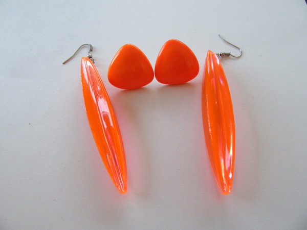 Vintage 1980's Lucite Pierced Earrings  