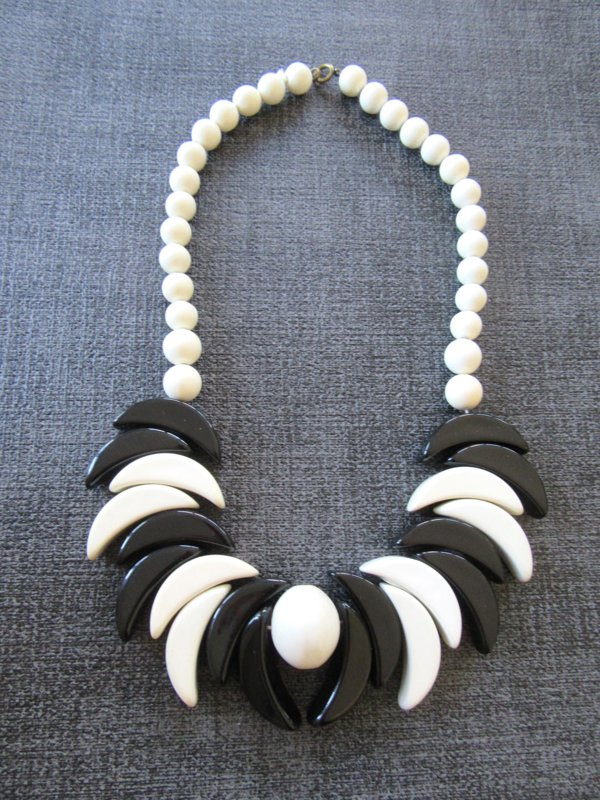 1980's Lucite Necklace  Vintage Jewelry '80's Accessories