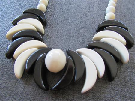 1980's Lucite Necklace  Vintage Jewelry '80's Accessories