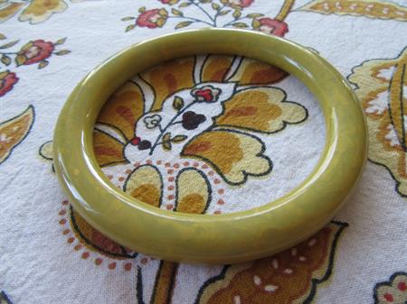 Vintage Bakelite Bangle Bracelet Avocado Yellow Swirl Costume Jewelry