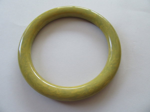 Vintage Bakelite Bangle Bracelet Avocado Yellow Swirl 