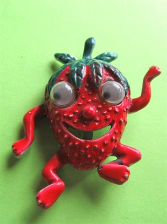 Anthropomorphic Googley Eyes Strawberry Pin Google Figural Vintage Costume Jewelry Fruit