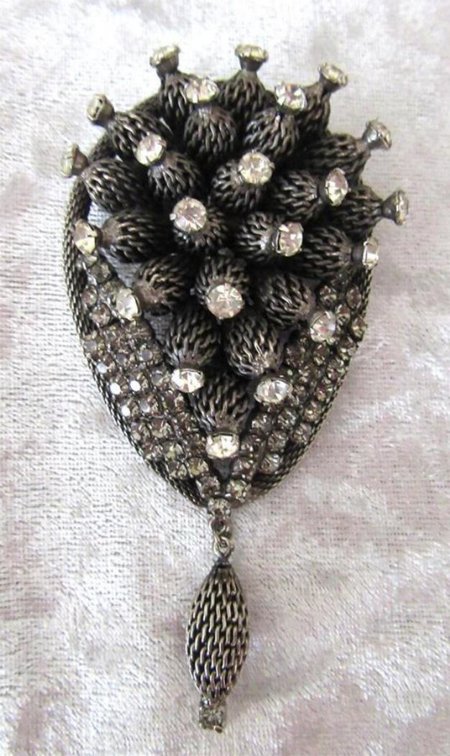 Vintage Rhinestone Pin Brooch Unsigned Beauty