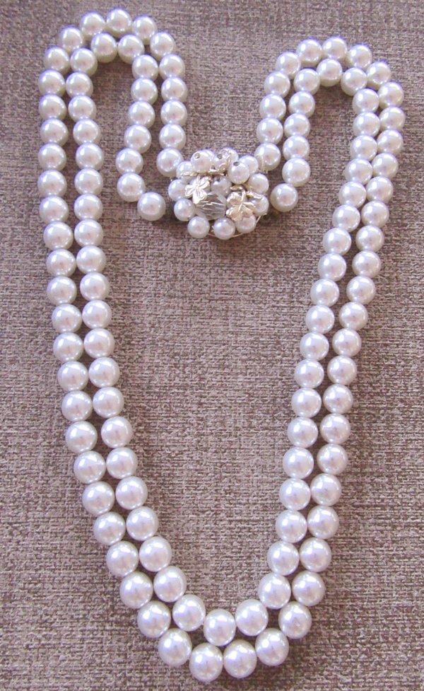 1950's Faux Pearl Necklace  Clover Leaf Crystal Clasp 