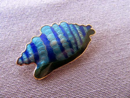 Vintage Cloisonné Sea Shell Pin Original Card Ocean Beach Cruise Jewelry