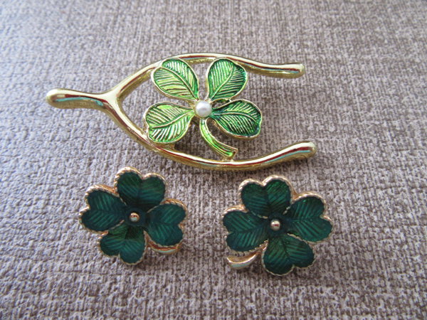 Vintage 4 Leaf Clover Lot Avon Signed Gerrys St. Patricks Day 