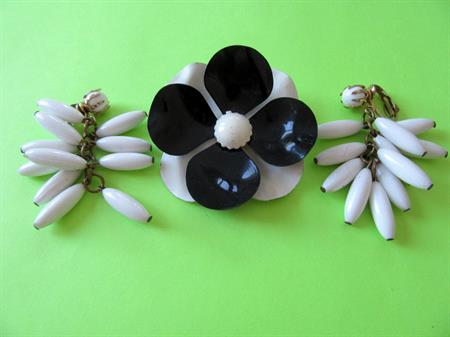 Mod 1960's Black and White Flower Pin and Dangle Cluster Clip On Earrings Vintage Costume Jewelry '60's Accessories