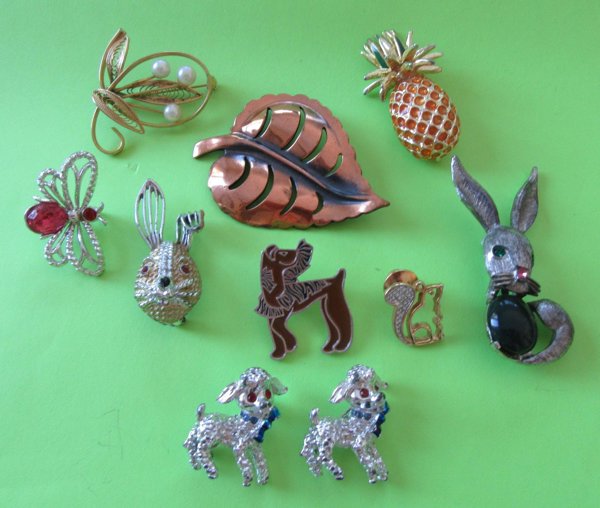 Vintage Pin Lot Copper Pearl Rhinestone Butterfly Lamb Scatter Pins Pineapple Rabbit Figural