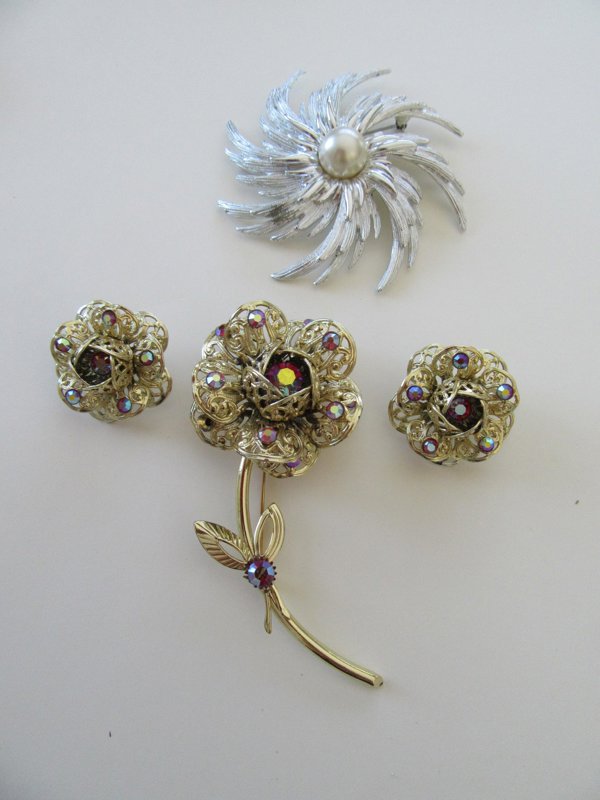 Vintage Sarah Coventry Pin Earrings Rhinestone Set 