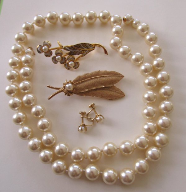 Vintage Jewelry Lot Faux And Genuine Pearls 