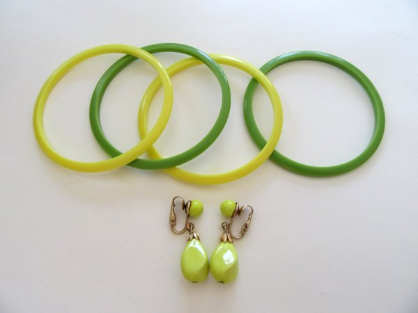 Vintage 1960's Mod Bangle Bracelet And Earrings 