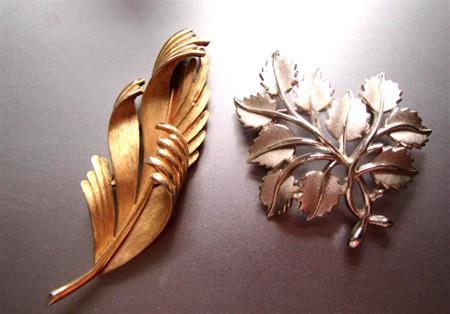 Two Crown Trifari Leaf Pins Signed Vintage Jewelry 