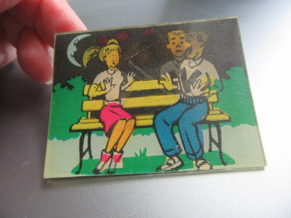 Vintage 1960's Vari Vue Kissing Couple Flicker Toy Prize