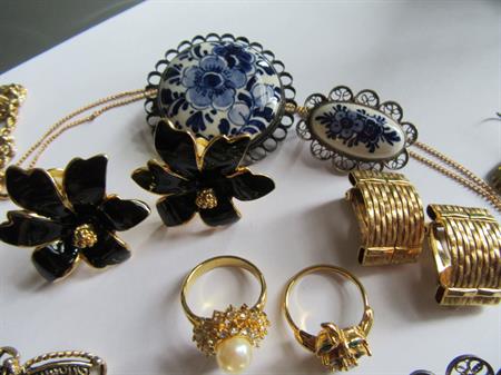 Vintage Jewelry Lot Some Signed