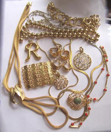 Vintage Gold Tone Jewelry Lot Chains Necklaces Pendants Pins Costume Jewelry