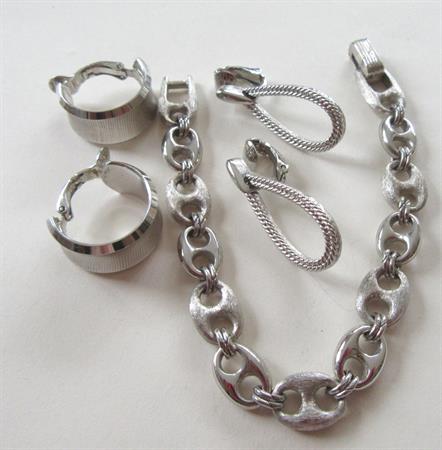 Crown Trifari Lot Clip Earrings Link 6 3/4