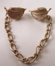 Vintage Crown Trifari Sweater Clip Signed Accessories