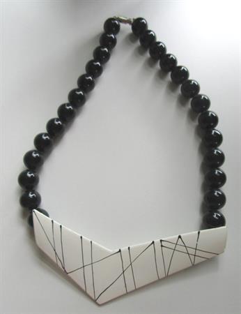 1980's funky Abstract Necklace Black and White Vintage Costume Jewelry '80's Accessories
