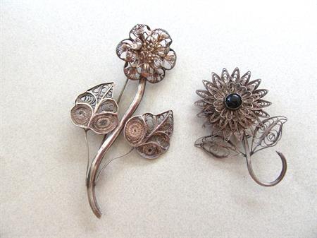 Two Vintage Spun Silver Flower Pins 15.9 Grams