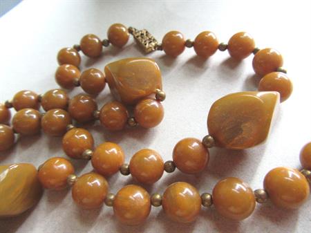 Vintage Bakelite Dark Mustard Swirl Necklace 