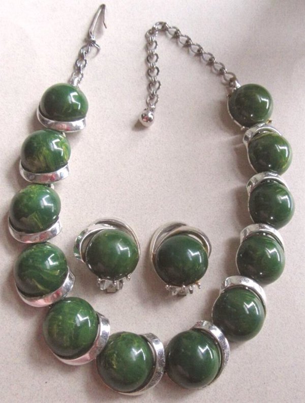 Vintage Green Bakelite Choker Necklace  Set 