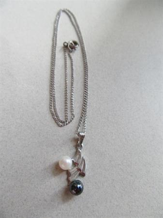 Vintage Sterling Silver TRU-KAY Black and White Pearls Pendant With Chain