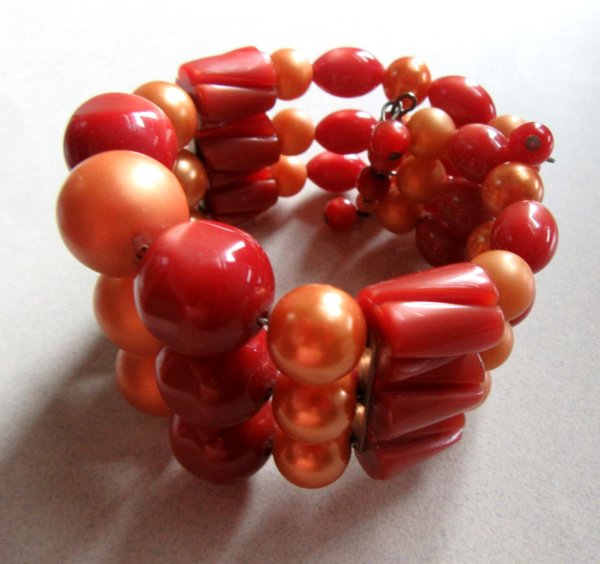 Vintage 1950's Lucite Faux Pearl Memory Wire Bracelet