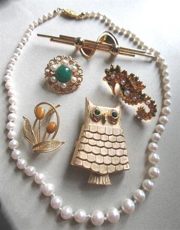 Vintage Jewelry Lot Avon Seahorse Clutch  Pin Owl Brocade Fragrance Owl Pin And More