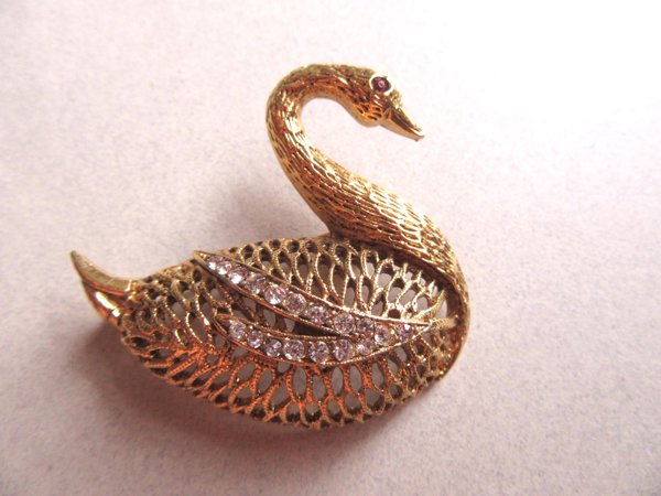 Vintage Rhinestone Swan Pin Figural