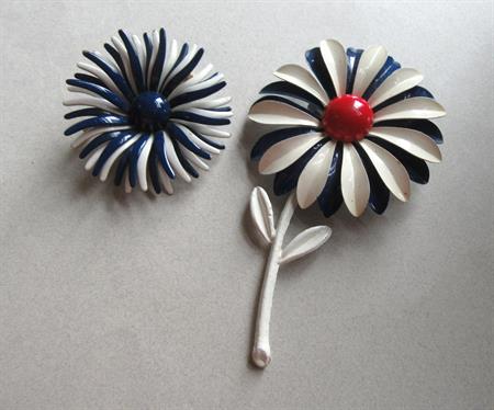 Mod 1960's Metal Flower Pins Daisy Daisies Vintage Jewelry Go Go