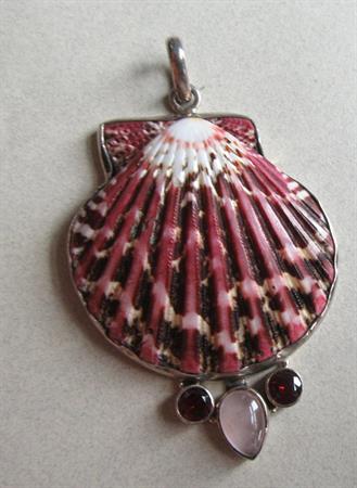 Genuine Scallop Shell Gemstone Pendant Marked 925 Rose Quartz Garnets Beach Jewelry Cruise Tropical