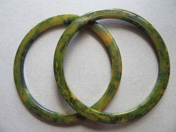 Vintage Bakelite Bangle Set Avocado  Butter 
