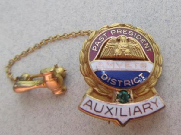 Vintage Past President Amvets Auxiliary Pin Gold Filled